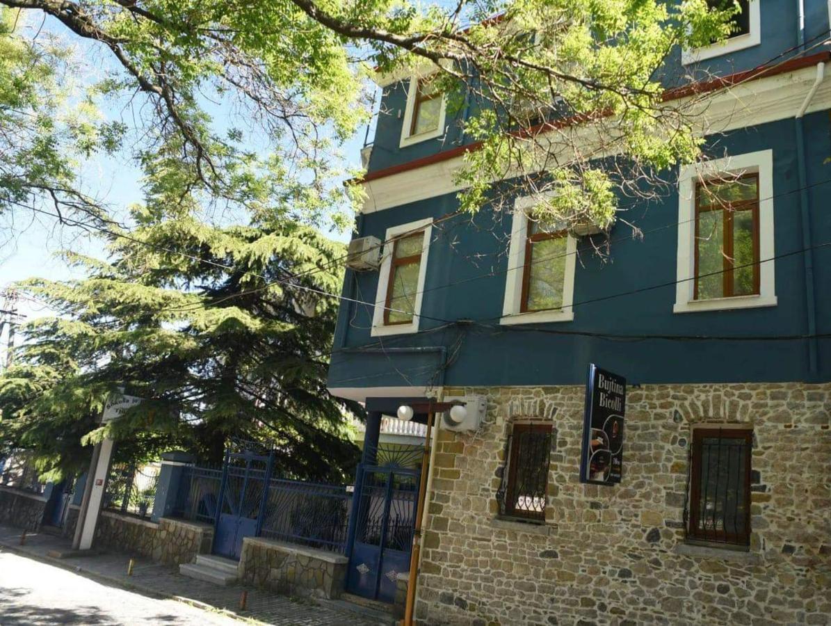 Hotel Bujtina Bicolli Korce Exterior foto