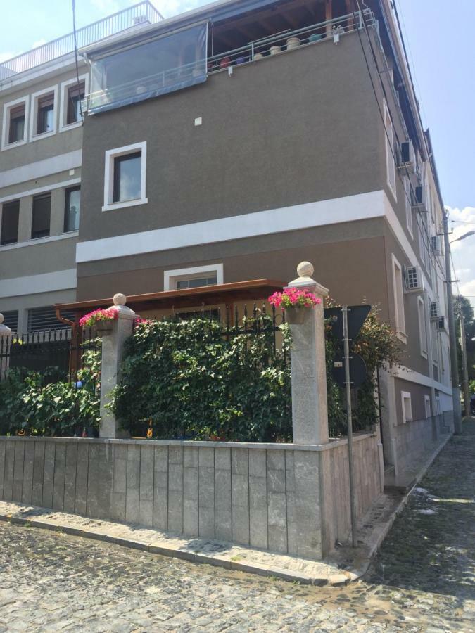 Hotel Bujtina Bicolli Korce Exterior foto