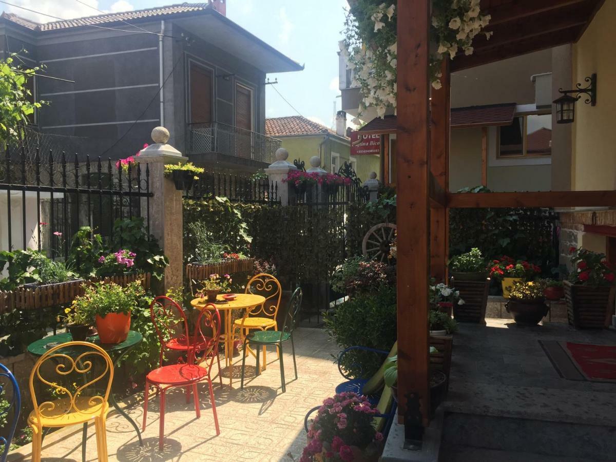 Hotel Bujtina Bicolli Korce Exterior foto